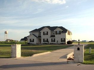 205 Lookout Cir, Hutto, TX 78634