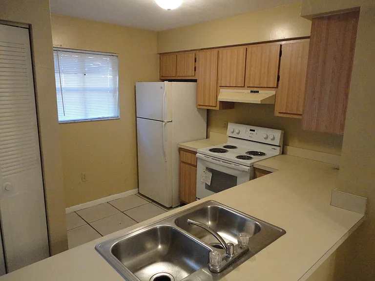 2147 SW 39th Way — Photo 4