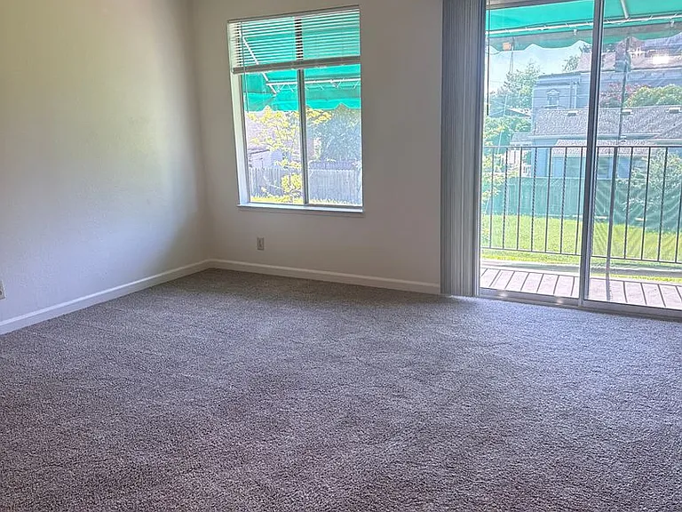314 N Cloverdale Blvd — Photo 2