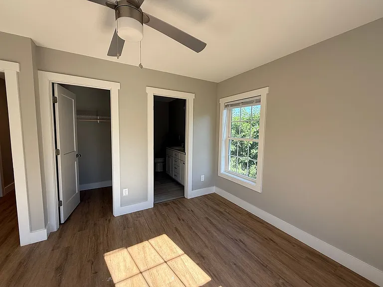 906 Nassau St — Photo 15