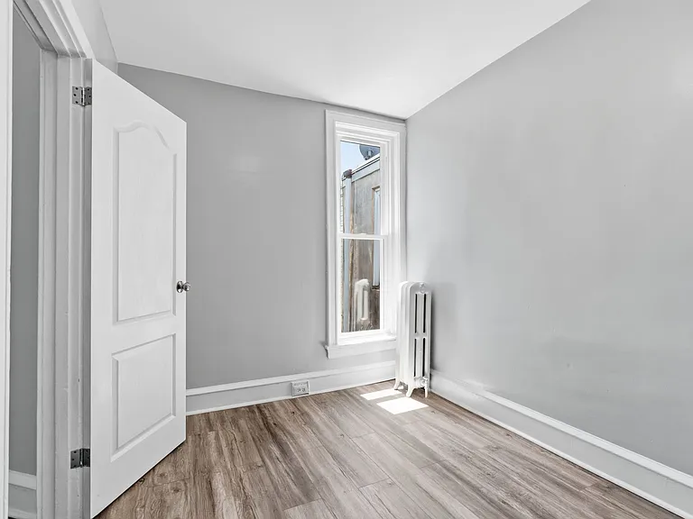 5062 Homestead St — Photo 9