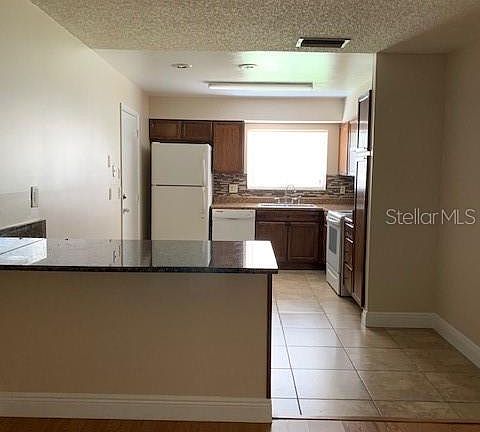 4th image of 10212 SW Genesee Ln NE