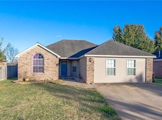 1078 S Liberty Dr, Fayetteville, AR 72701