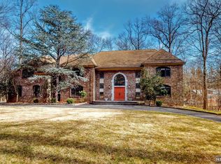 47 Old Chimney Rd, Upper Saddle River, NJ 07458
