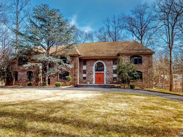 47 Old Chimney Rd, Upper Saddle River, NJ 07458