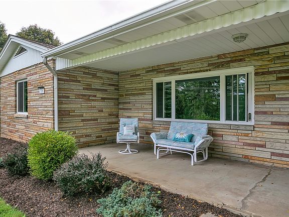 4th image of 126 White Oak Dr