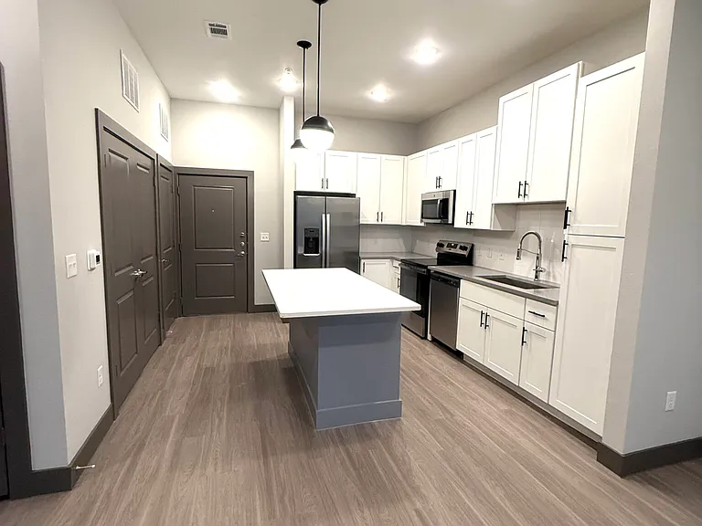 400 W 5th St #4312 — Photo 3