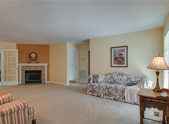 5th image of 200 Eisenhower Dr