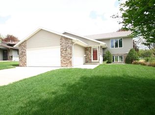 2220 Hampton Rhodes Ct NW, Rochester, MN 55901