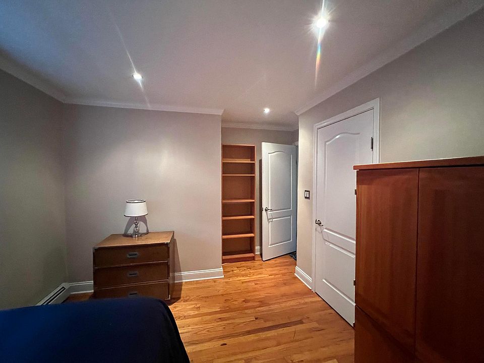 Middle bedroom