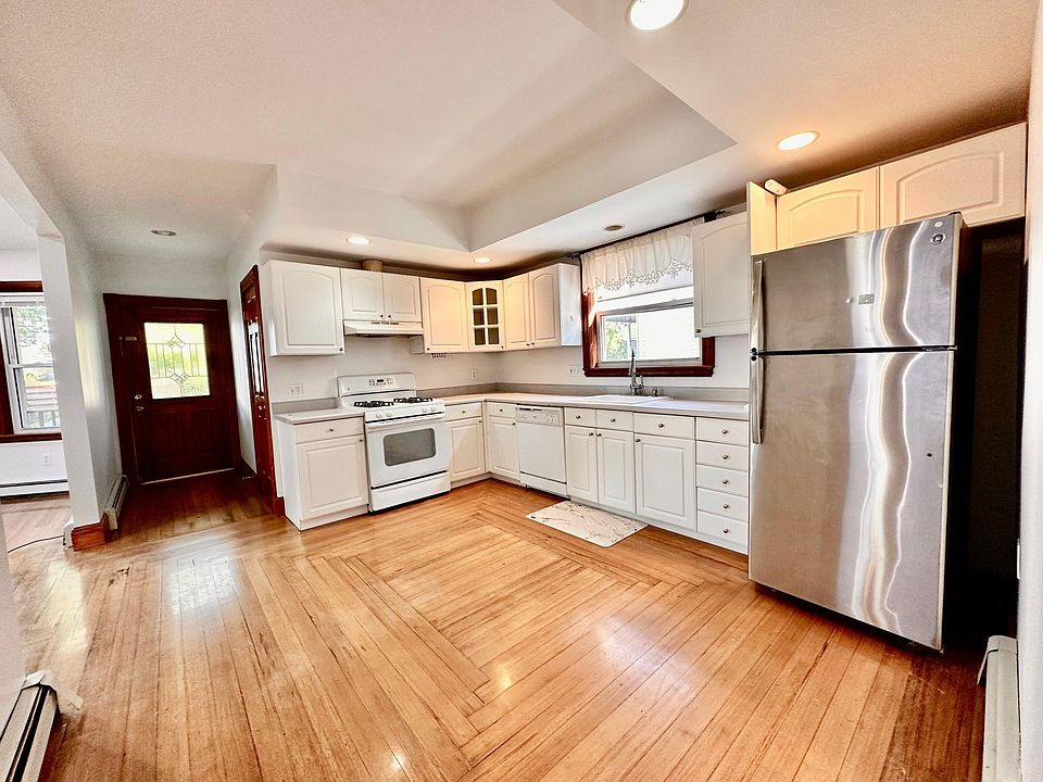 fully applianced kitchen