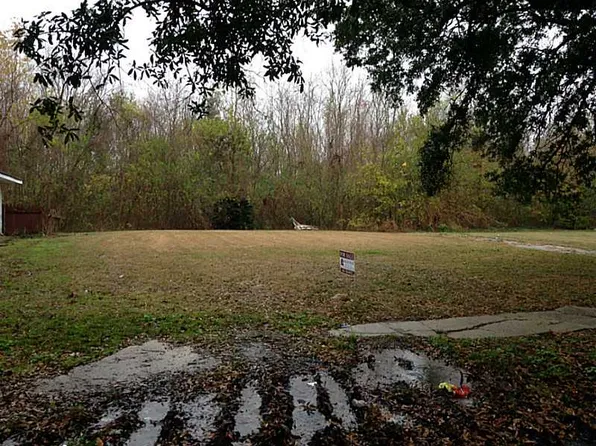 4900 Gawain Dr, New Orleans, LA 70127