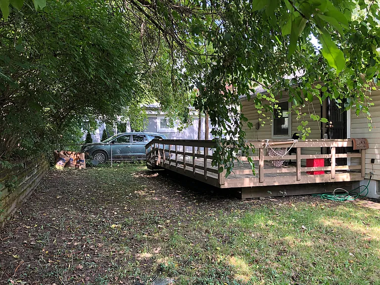 1007 Fountain St — Photo 3