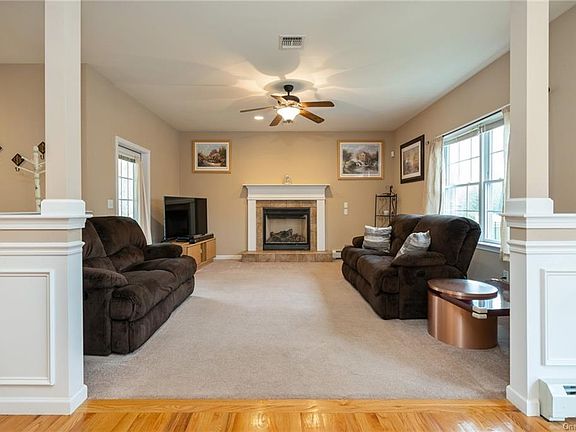 5th image of 6 Corinne Ct