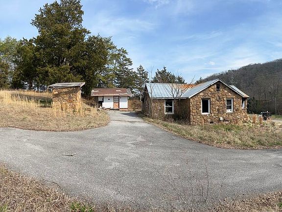 5th image of 1170 Wears Valley Rd