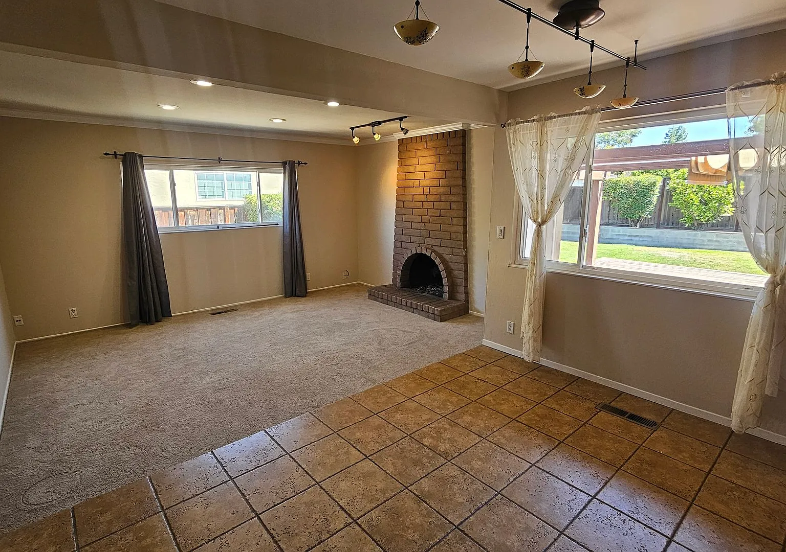Pleasanton Single Level House — Photo 2