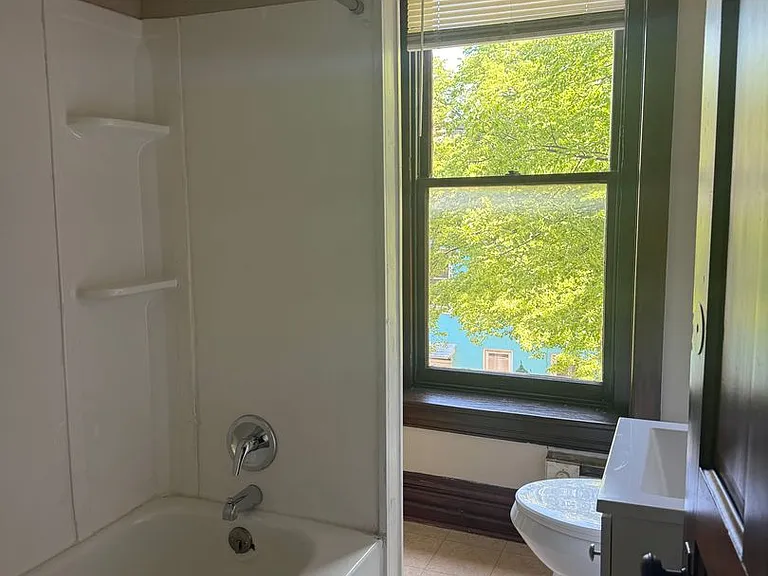 41 E. Franklin Street — Photo 6