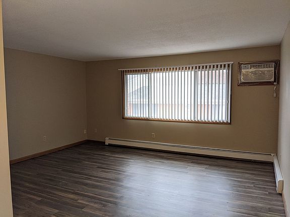 4th image of 636 S Dodge St APT 5