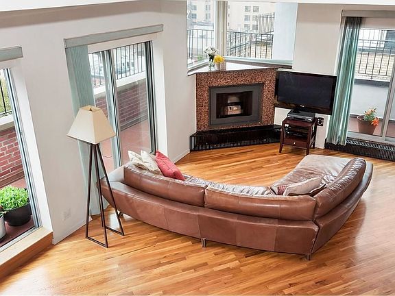 3rd image of 315 W 23rd St #Penthouse 4