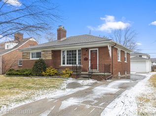 22415 Manor St, Saint Clair Shores, MI 48081