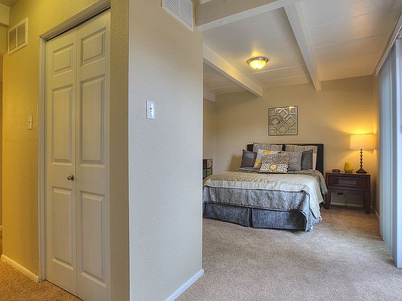 4th image of 1020 Valencia Dr SE APT F10