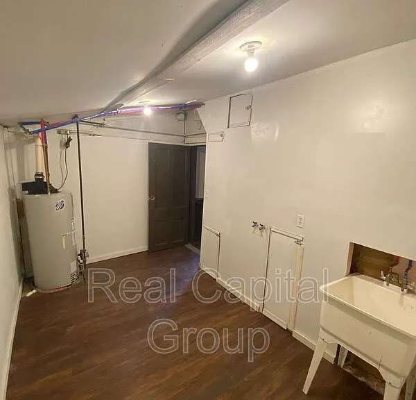 156 James St — Photo 11