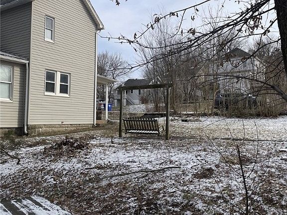 3rd image of 1206 Riverview St