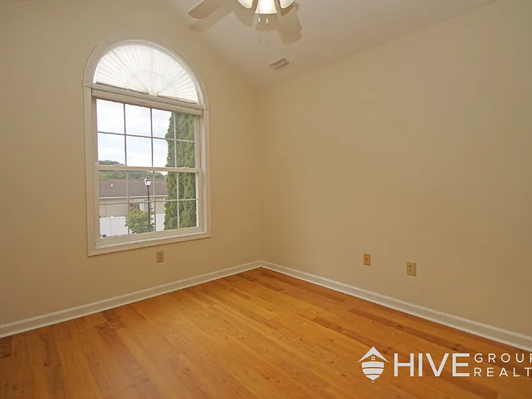 2411 Avonlea Ln — Photo 13