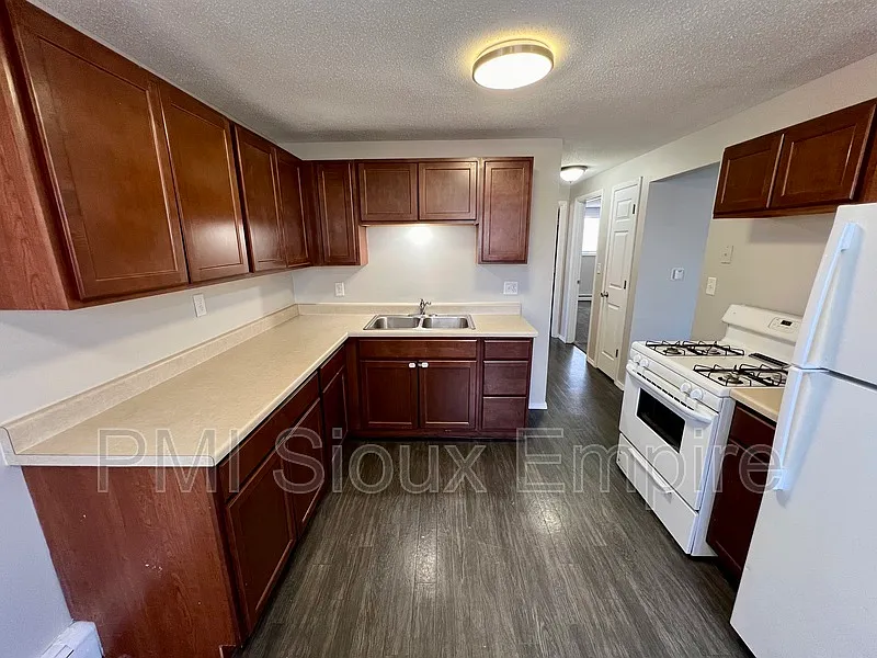2 bed, 1.0 bath, 700 sqft, $800 — Photo 3
