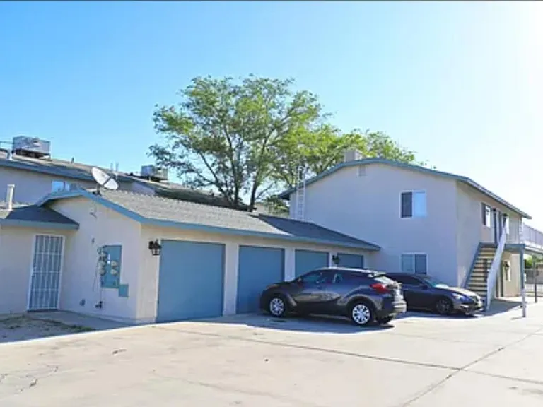 2557 Diamond St — Photo 6