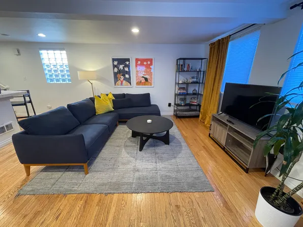 511 Ward St APT 4, Seattle, WA 98109