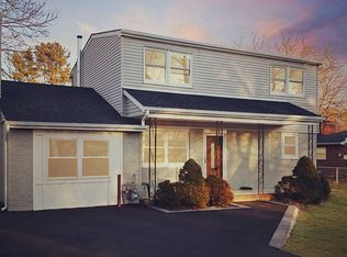 1629 N Thompson Dr, Bay Shore, NY 11706