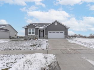 2832 Maple Grove Dr, Cedar Falls, IA 50613
