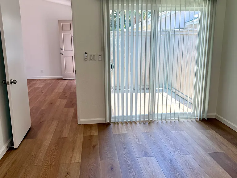 952 Pine Ave #D — Photo 11