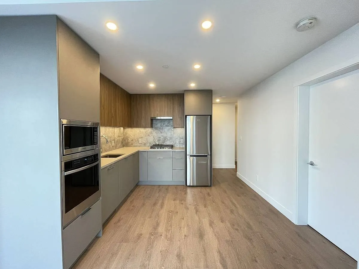 2 bed, 830 sqft, $2,300 — Photo 2