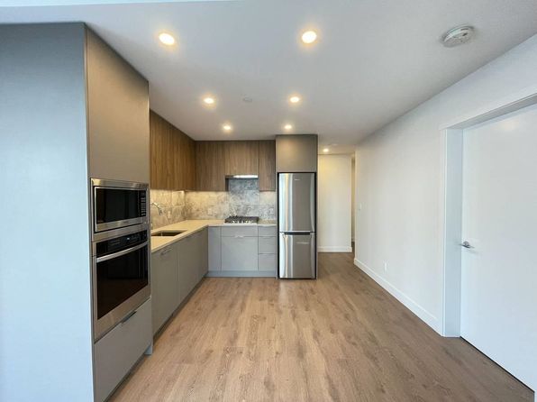 2 bedroom rental in Surrey — photo 2