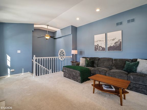 5th image of 822 Kalamazoo Cir