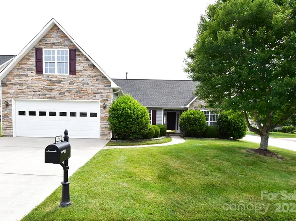 65 Cottage Ridge Rd, Fletcher, NC 28732