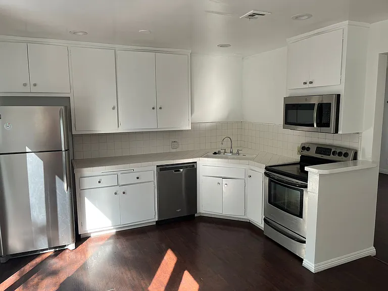 8315 W Manchester Ave #4 — Photo 9