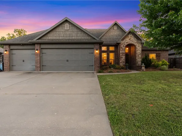 1706 NE Chaucer St, Bentonville, AR 72712