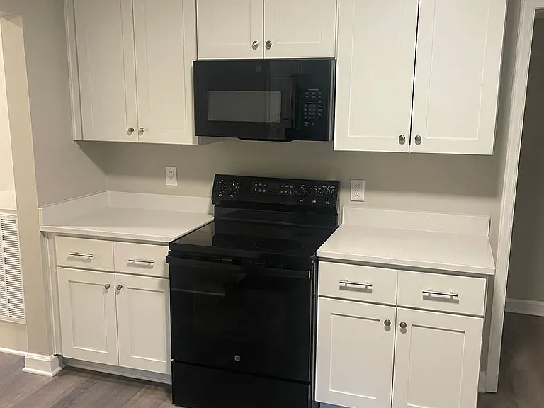 290 Hialeah Ct — Photo 15