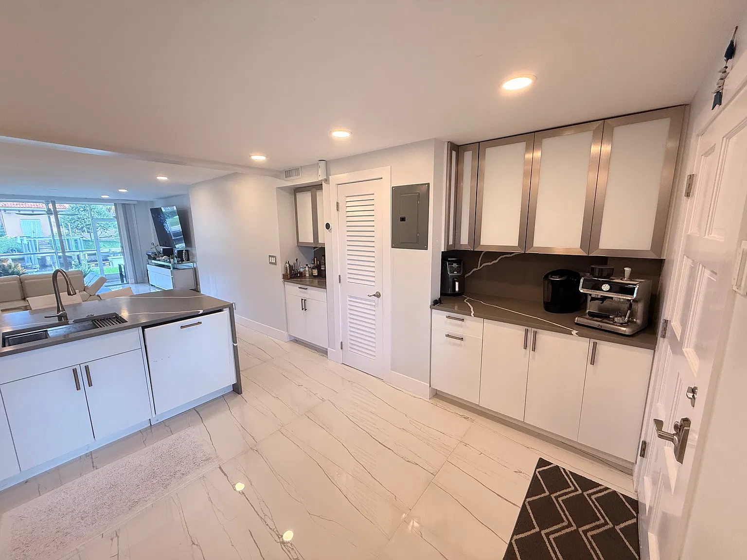 1 bed, 780 sqft, $6,000 — Photo 2