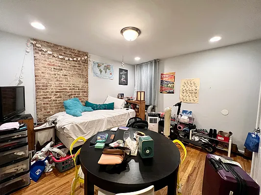Rented by Pear NYC LLC | media 22