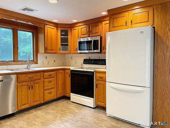 5th image of 6 Colonial Drive