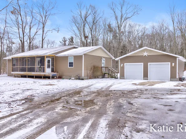 6606 Hancock Rd, Montague, MI 49437
