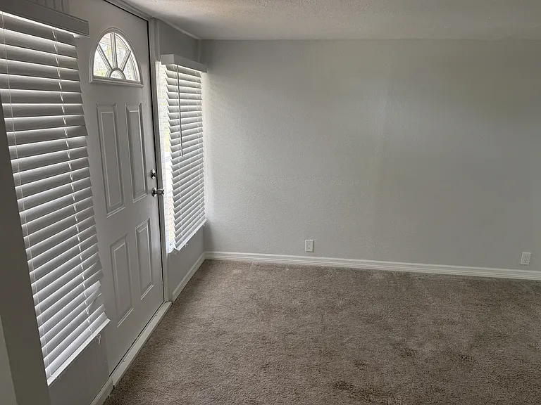 245 Lake Tarpon Dr — Photo 5