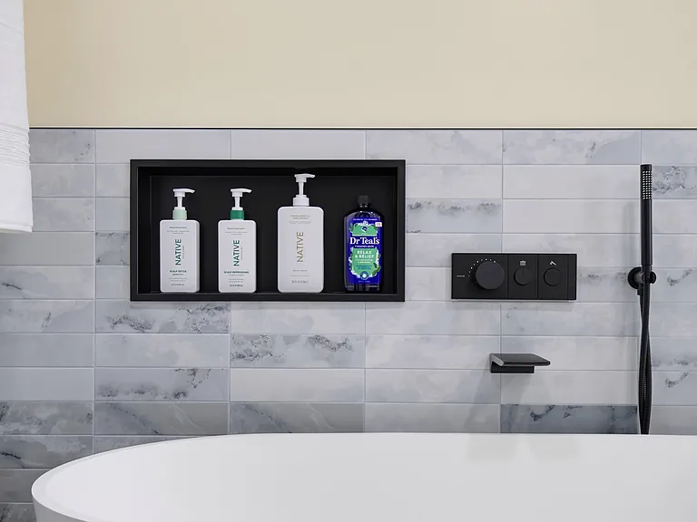 Brand-new primary bathroom with spacious bathtub (Pic 5)