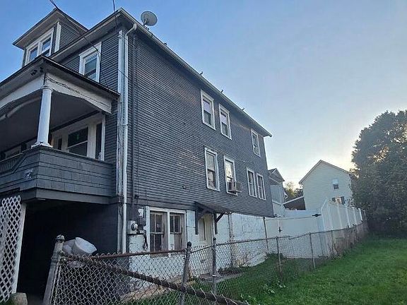 5th image of 126 1/2 Oak St