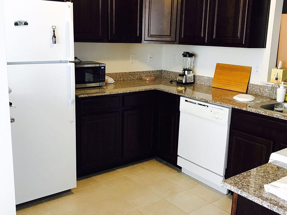 1st image of 125 Essex Ave E APT 406