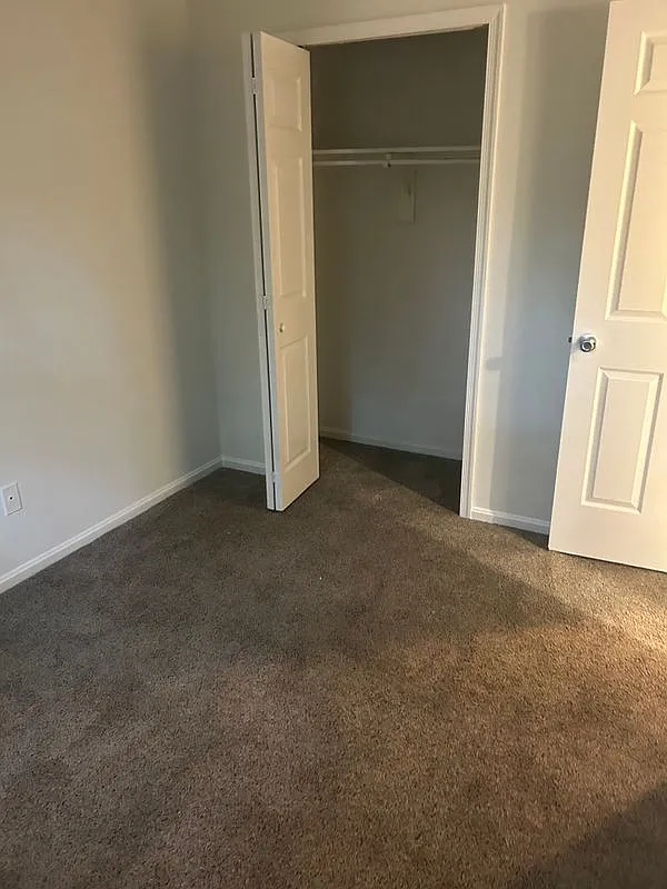3 bed, 2.0 bath, 890 sqft, $3,300 — Photo 3